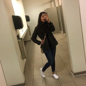 Meet your Posher, Helen